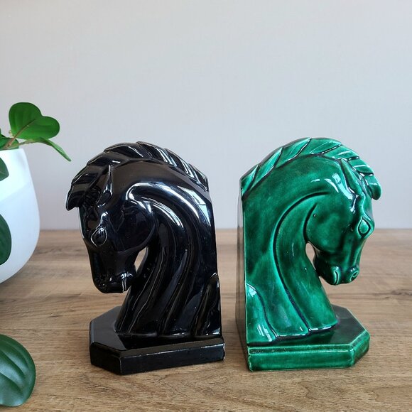 Black and green ceramic horses bookends. - Picture 5 of 11